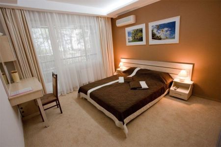 «Стандарт» (с видом на соседнее здание)