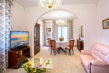 Апартамент трехкомнатный двухместный с кухней (основная территория)