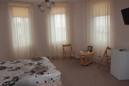 «Двухкомнатный с балконом» и видом на море