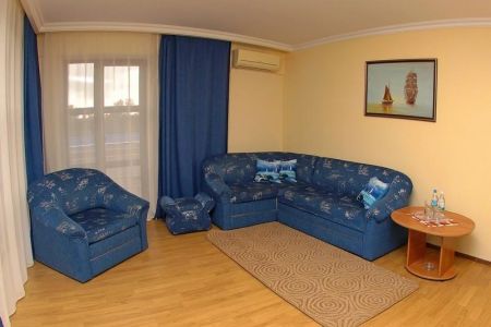 Люкс двухкомнатный с панорамными окнами