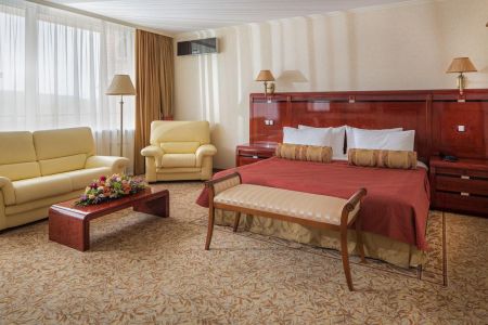 Джуниор Сюит