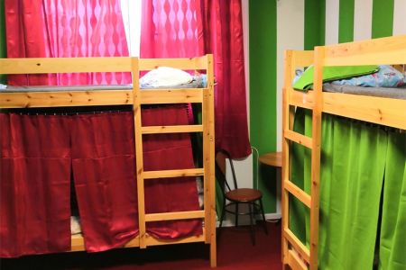 Кровать в общем номере для мужчин