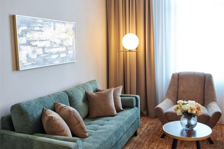 Двухкомнатный люкс с балконом | Вид на Неву