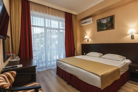 Стандартный 2-местный 1-комнатный (с балконом, с видом на горы, корпус А)