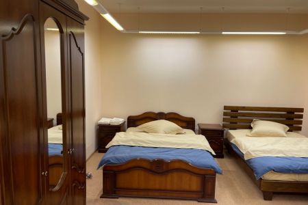 трехместный номер с двухспальной кроватью и односпальной кроватью