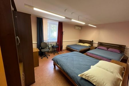 6 местный номер с 3-мя двуспальными кроватями