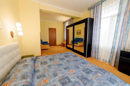 Сьют 2-местный 2-комнатный в Коттеджах на 1 этаже, без балкона