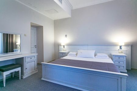 Апартаменты 2-местный 3-комнатный Салют 