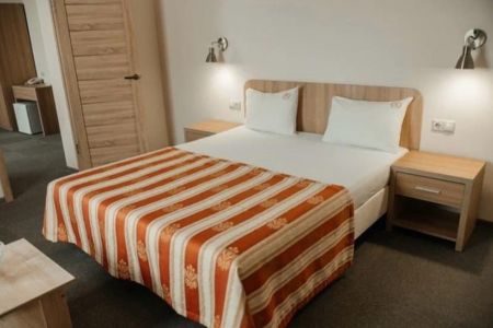 Люкс-Премиум 4-местный 3-комнатный (вид на бассейн)