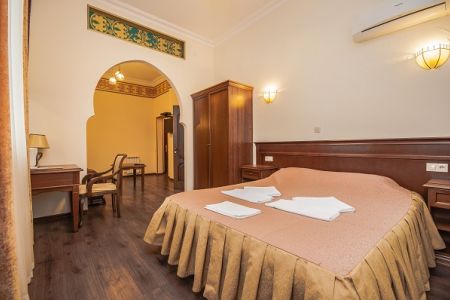 Люкс 3-местный Восточный с кухней