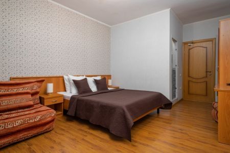 Стандарт Четырехместный с балконом и диваном (без вида)