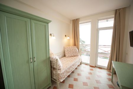 Апартаменты 2-местные 2-комнатные с выходом на аллею