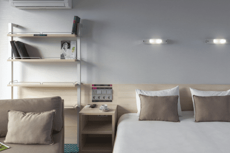 Люкс 4-местный 2-комнатный с одной двуспальной кроватью и двумя раскладными креслами или односпальными кроватями Green Park