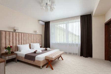 Люкс семейный 4-местный 3-комнатный