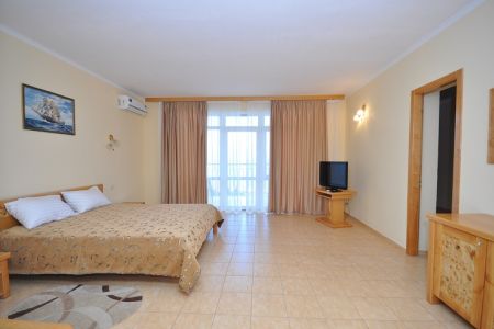 Стандарт улучшенный 2-местный с двуспальной кроватью (корпус 4)