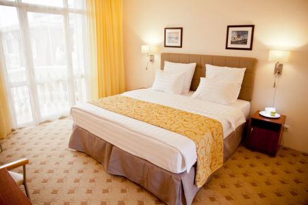 Семейный 2-местный с видом на сад (1 этаж)