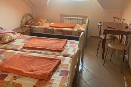 Бюджетный 3-местный 