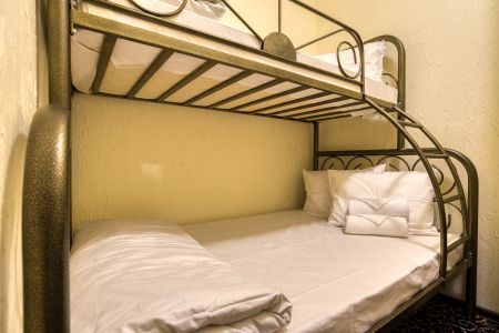 Бюджетный 3-местный, без окна