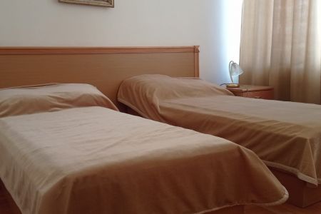 Стандарт 2-местный 2-комнатный без балкона с ванной 1 этаж ЮГ корпус 1