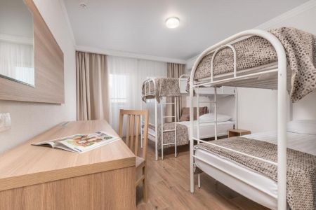 Хостел Место в 6-местном номере