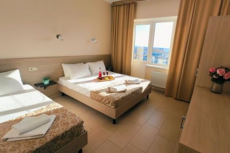 Полулюкс 3-местный (с балконом, вид на море)