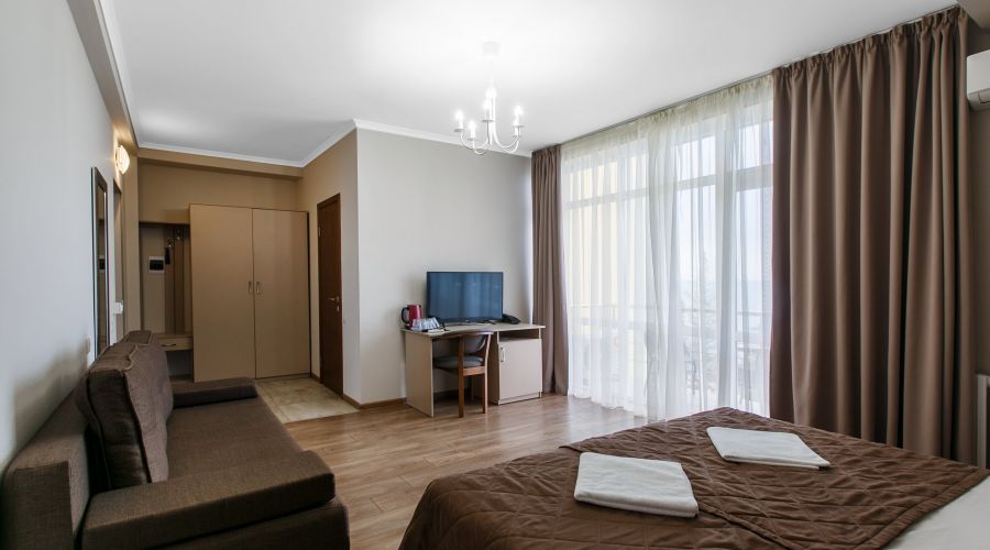 Студия Студия 3 местный с балконом и видом на море