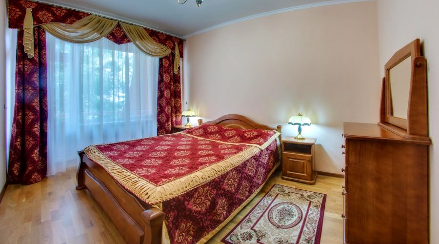 Люкс 2-местный 2 комнатный номер Люкс (до реновации)