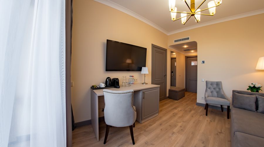 Люкс  2-местный 2 комнатный номер Люкс (после реновации)