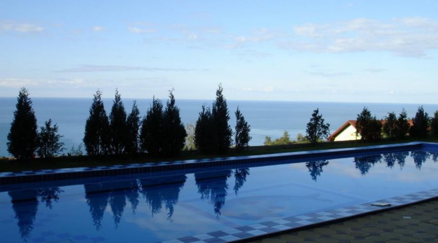 Вилла у бассейна