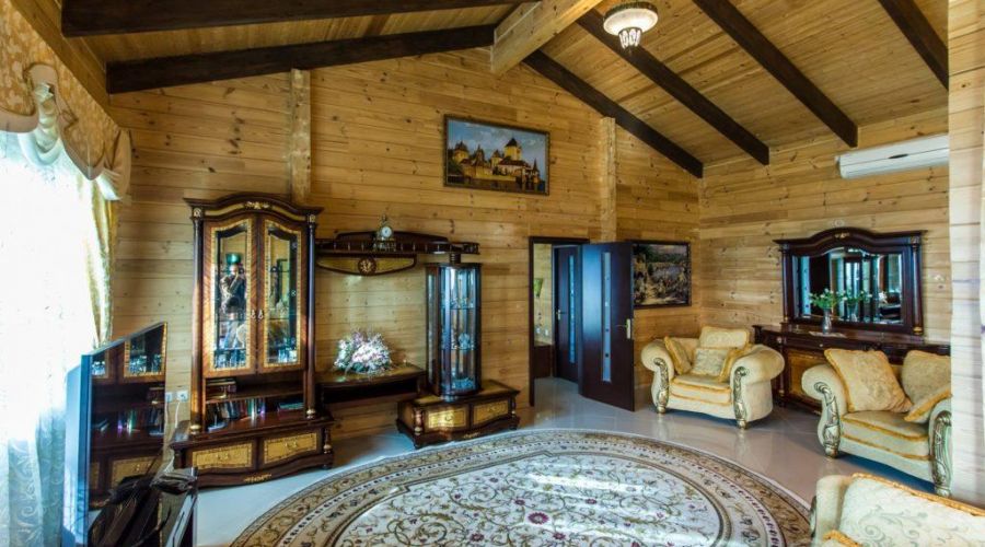 Вилла у бассейна