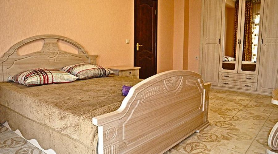 Семейный двухкомнатный номер.