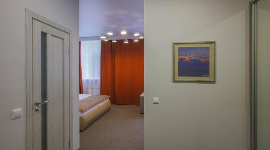 ДЖУНИОР СЮИТ