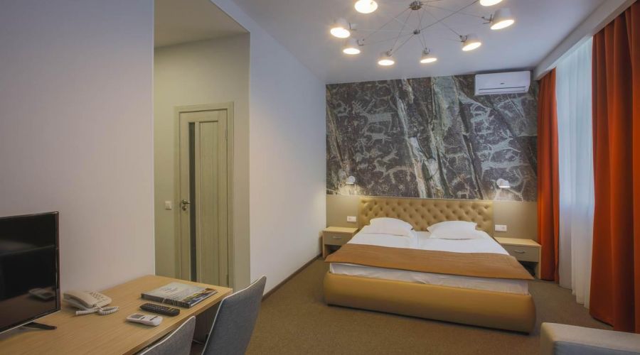 ДЖУНИОР СЮИТ