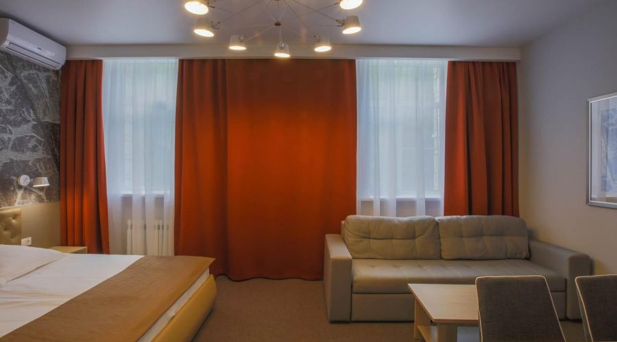 ДЖУНИОР СЮИТ