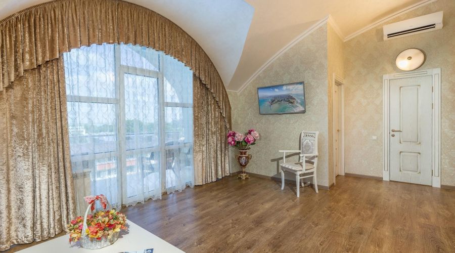 Люкс с балконом