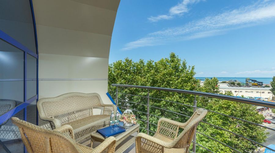 Люкс с балконом