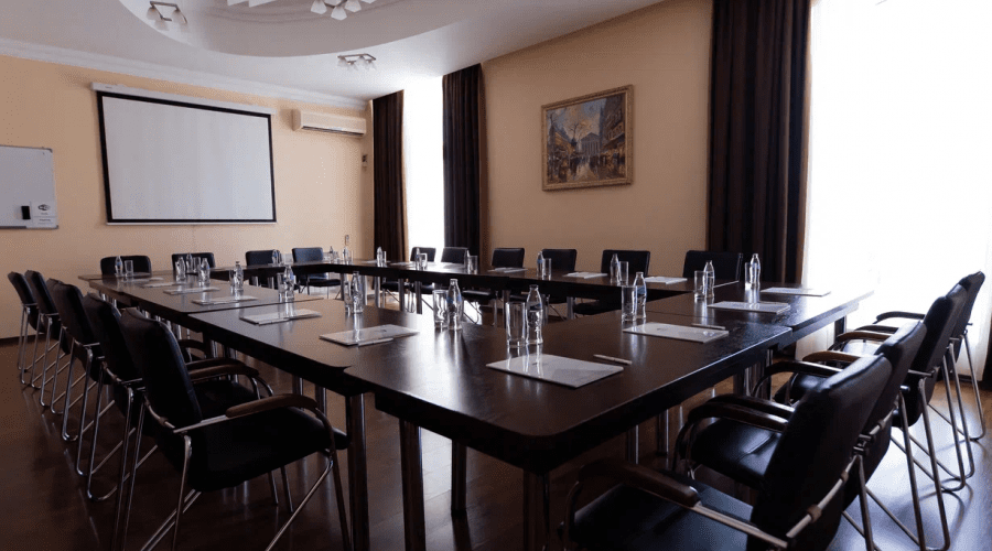 КОНФЕРЕНЦ-ЗАЛ