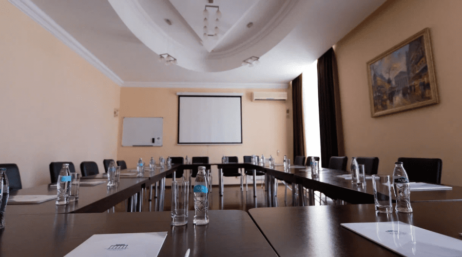 КОНФЕРЕНЦ-ЗАЛ