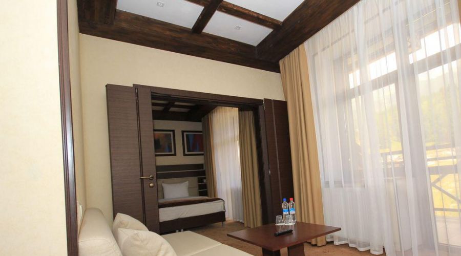 Номер "Джуниор Сюит" (Полулюкс)