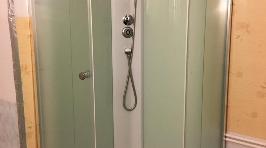 5-ти местный номер с удобствами и кухней 1 этаж (правое крыло)