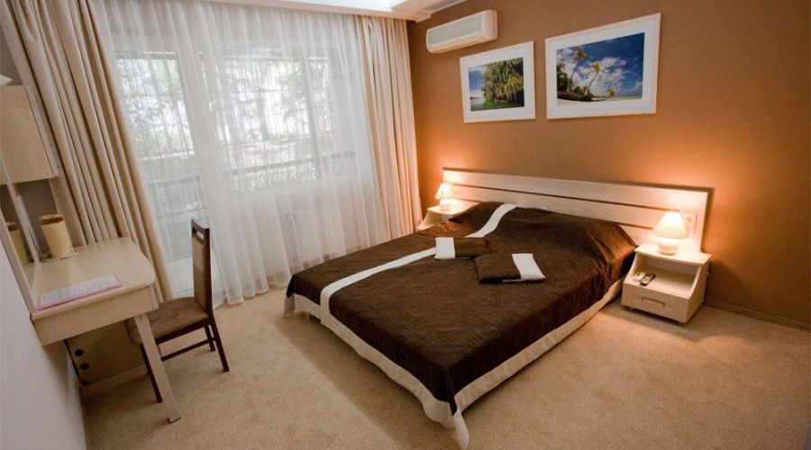 «Стандарт» (с видом на соседнее здание)