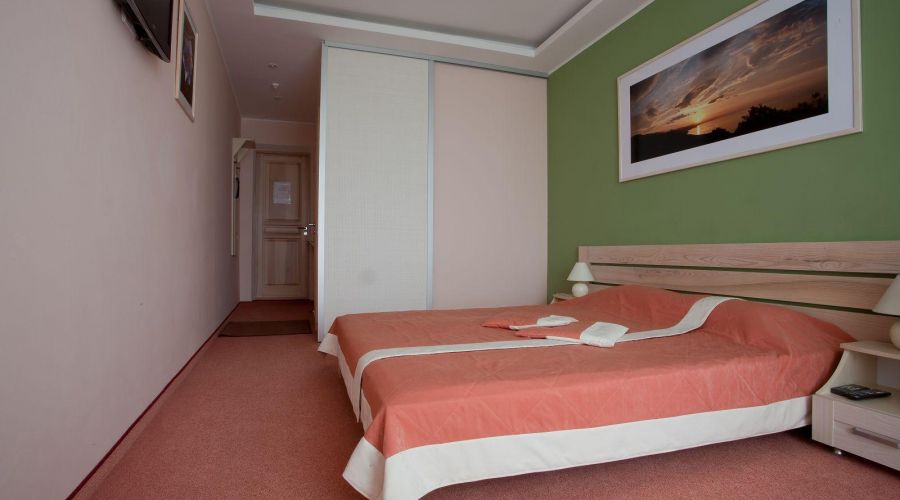 «Стандарт» (с видом на соседнее здание)