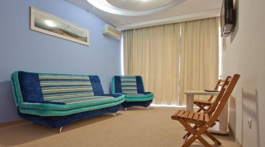 «Двухкомнатный» (с частичным видом на море)