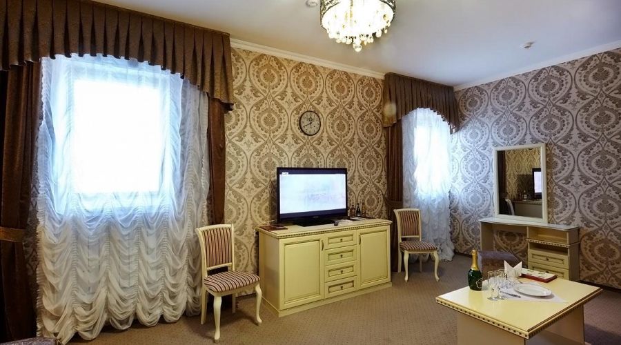 Джуниор Сюит