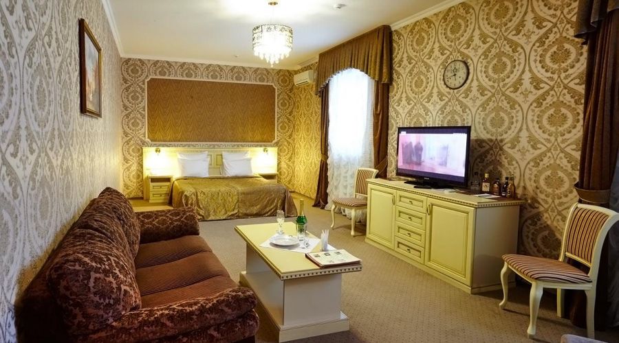 Джуниор Сюит