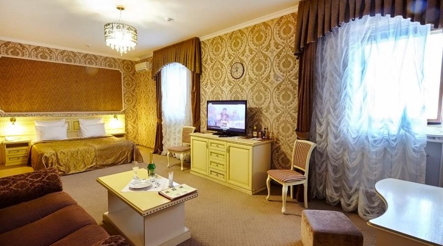 Джуниор Сюит