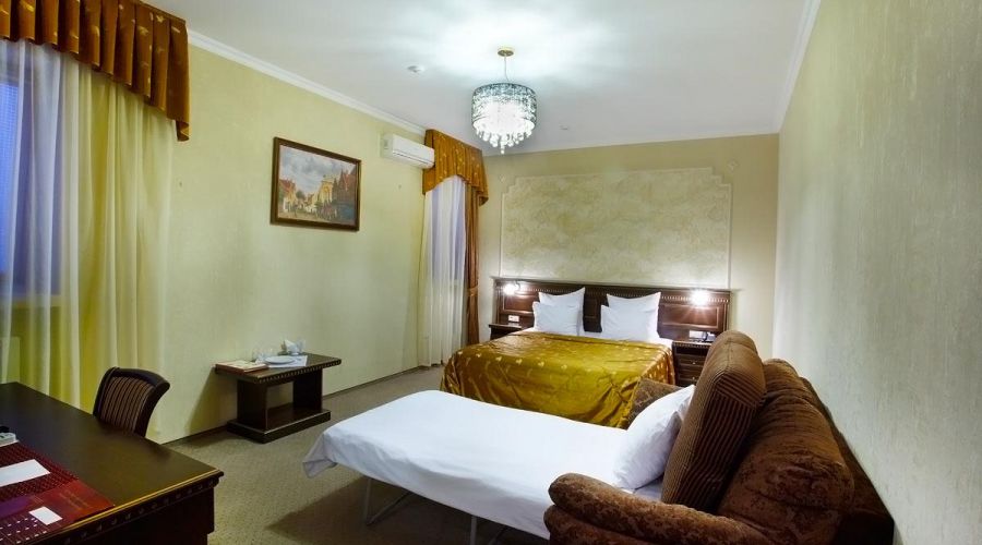 Джуниор Сюит