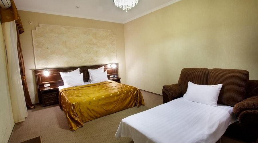 Джуниор Сюит