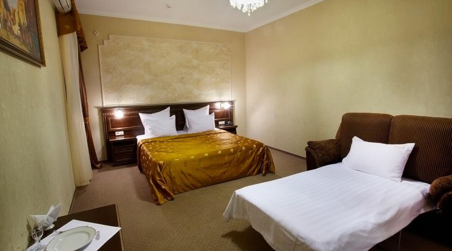 Джуниор Сюит