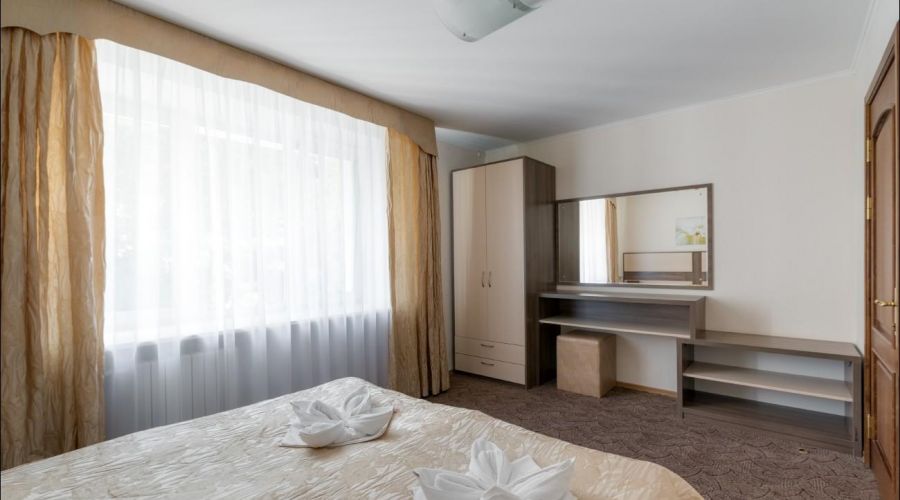 Двухкомнатный двухместный Полулюкс (корпус Лесной)